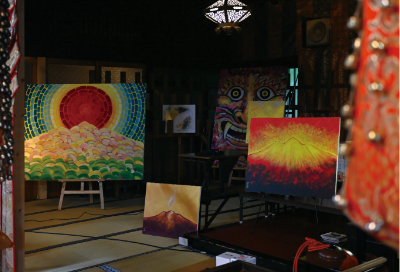 久渡寺本堂にて展示される、井上信平による岩木山画