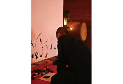 久渡寺に奉納する岩木山画を描き進める井上信平2